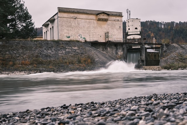Małe elektrownie wodne – lokalne źródło energii